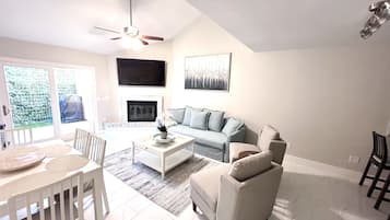 Smart TV, fireplace