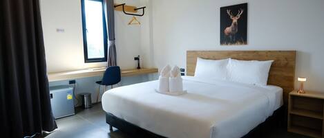 Deluxe Double Room, 1 Large Single Bed | Bathroom | Shower, rainfall showerhead, free toiletries, towels