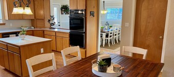 Peaceful Secluded Farmhouse - 10 minutes from Bonner's Ferry