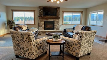 Smart TV, fireplace
