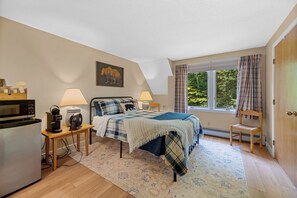 Travel cot, WiFi, bed sheets