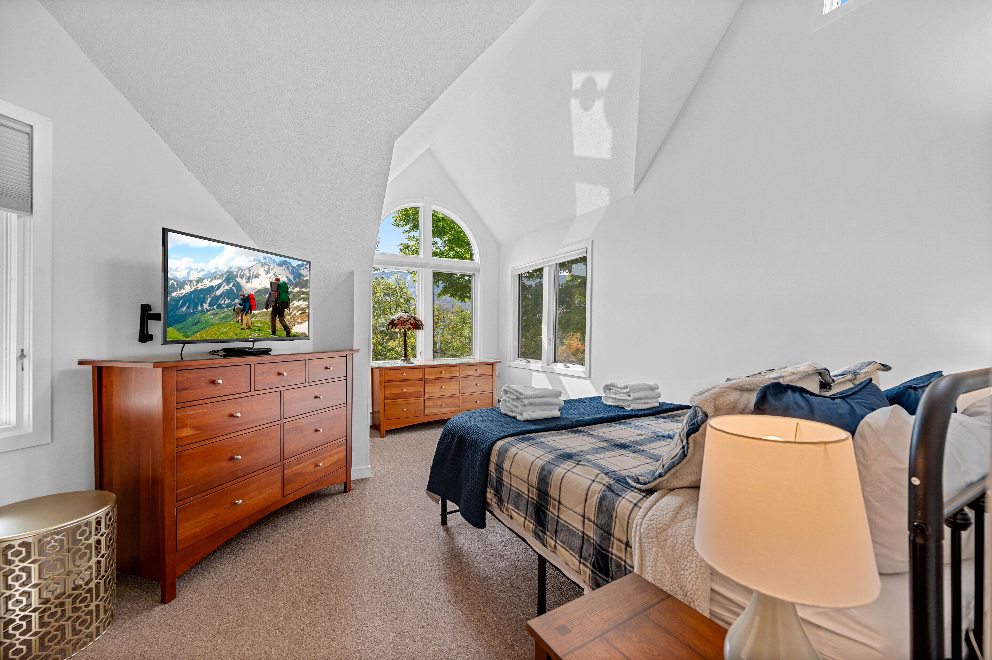 2 slaapkamers, een strijkplank/strijkijzer, reisbedje, wifi