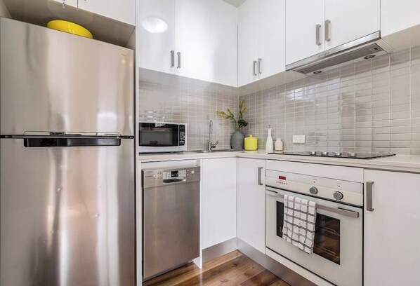 Fridge, microwave, oven, stovetop
