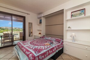 1 bedroom, bed sheets