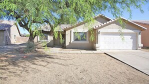 A residential house with a garage, a driveway, and a large tree providing shade. - Swanky Super Bowl House 2 miles from Stadium. (PHOENIX)