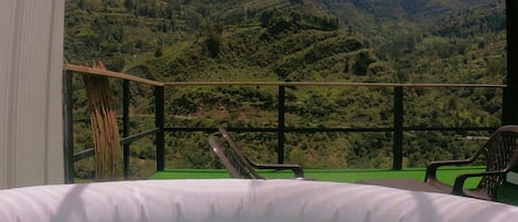 Deluxe Cabin, 1 Queen Bed with Sofa bed, Hot Tub, Mountain View | Private spa tub