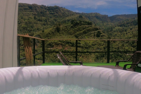 Private spa tub