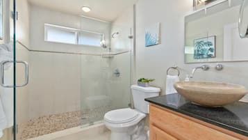 Shower, hair dryer, towels, shampoo