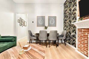 Smart TV, stereo, offices