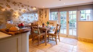 Dining - Pineapple Spa Cottage, Lower Swell - sleeps 4 guests  in 2 bedrooms (Lower Swell)