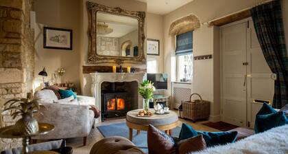 Pineapple Spa Cottage, Lower Swell - sleeps 4 guests in 2 bedrooms