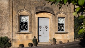 Exterior detail - Pineapple Spa Cottage, Lower Swell - sleeps 4 guests  in 2 bedrooms (Lower Swell)