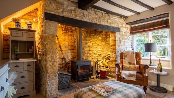 Interior - Thimble Cottage, Lower Slaughter - sleeps 2 guests in 1 bedroom (Lower Slaughter)