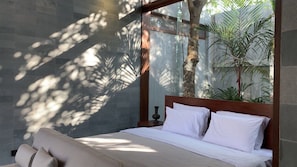 Luxury Villa | In-room safe, desk, laptop workspace, blackout curtains