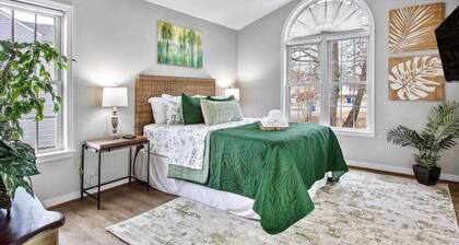 The Greenhouse – In the Heart of Midlothian - King Bed