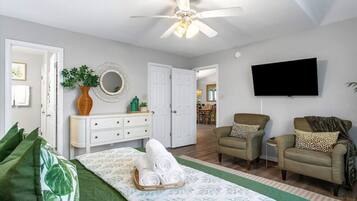 3 bedrooms, desk, iron/ironing board, free WiFi