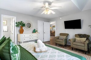 3 bedrooms, desk, iron/ironing board, free WiFi