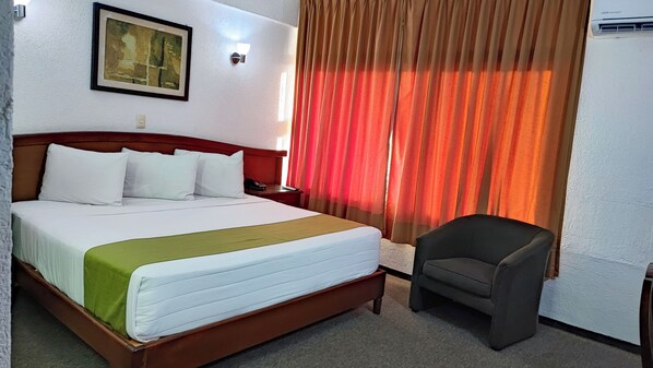 โต๊ะทำงาน, ผ้าม่านกันแสง, เตารีด/โต๊ะรีดผ้า, Wi-Fi ฟรี