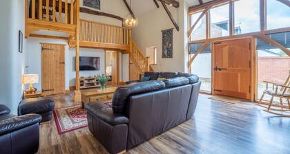 Bristow's Barn | East Ruston Cottages. East Ruston, Norfolk