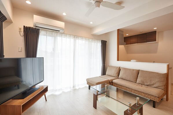 Habitación Deluxe, 2 habitaciones | Escritorio, insonorización y ropa de cama