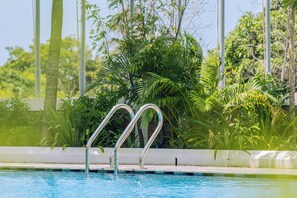 Couples treatment rooms, sauna, hot tub, steam room, hot springs