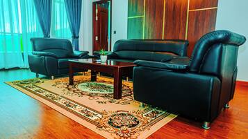 Minibar, in-room safe, desk, laptop workspace