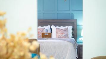 2 quartos, escrivaninha, ferros/tábuas de passar roupa