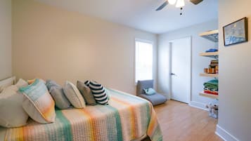 3 bedrooms, desk, iron/ironing board, travel cot