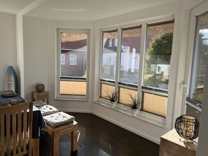 Interior - Exclusive vacation under thatch with many amenities (Dassow)