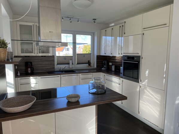 Stovetop, dishwasher, paper towels - Exclusive vacation under thatch with many amenities (Dassow)