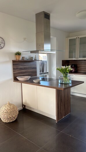 Herdplatte, Geschirrspüler, Küchenrolle