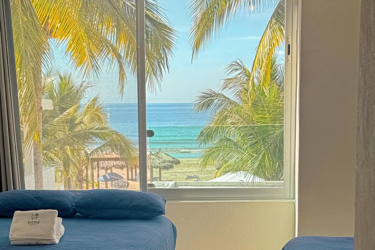 Superior tweepersoonskamer, 1 slaapkamer, keuken, uitzicht op strand | Een bureau, een laptopwerkplek, gratis wifi, beddengoed