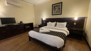 Superior Double Room | Desk, iron/ironing board, free WiFi, bed sheets
