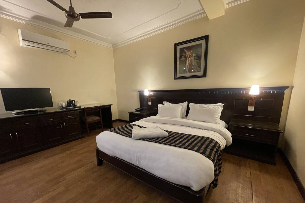 Desk, iron/ironing board, free WiFi, bed sheets