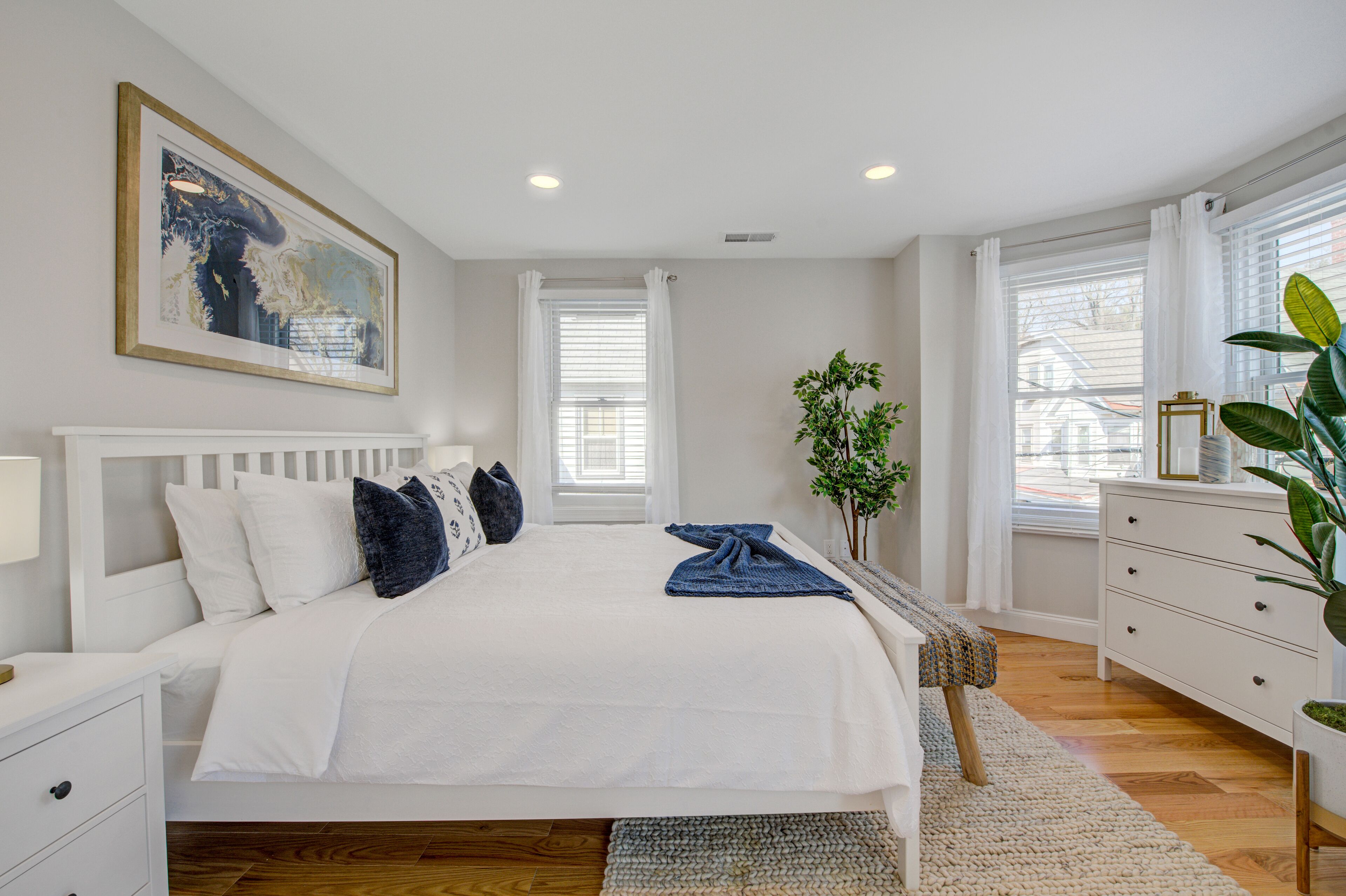 2 habitaciones, escritorio, tabla de planchar con plancha y wifi gratis 