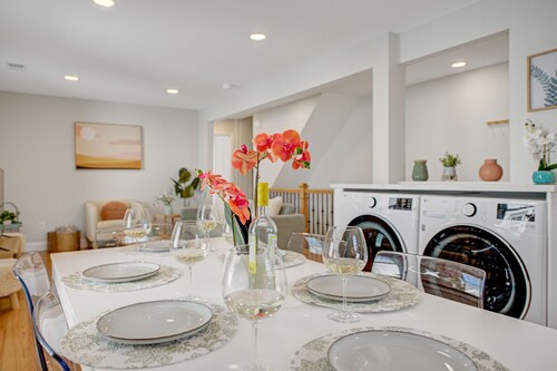 Palmer Square 2BR w/ Parking