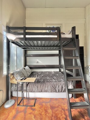 1 Schlafzimmer, Schreibtisch, WLAN, Bettwäsche