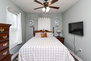 2 makuuhuonetta, silitysrauta/-lauta, ilmainen Wi-Fi, vuodevaatteet