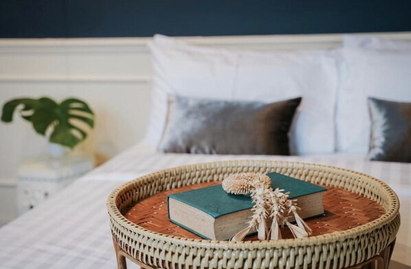 Family Room | Premium bedding, free WiFi, bed sheets - AZURE HOSTEL (Bangkok)