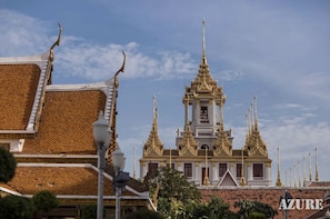 Vista frontal de la propiedad