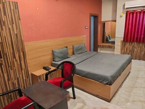 Standard Studio | Free WiFi