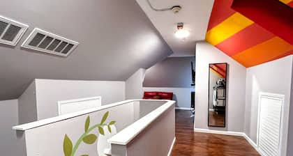 Urban Mountain View Apartment