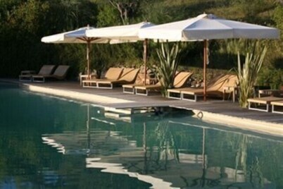 Romantic HideAway in an Old Olive Grove - EcoTourism - Huge Pool - E-Charger