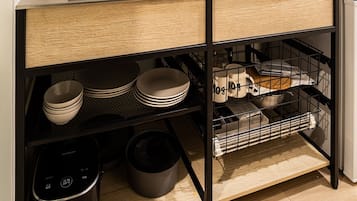 Estudio de diseño | Cocina privada | Frigorífico, microondas, placa de cocina y hervidor eléctrico