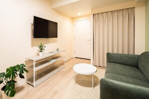 Deluxe Studio Apartment | Iron/ironing board, free WiFi, bed sheets - Section L Hamamatsucho (Tokyo)