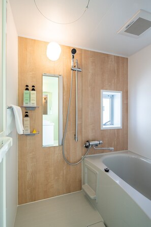 Deluxe Studio Apartment | Bathroom | Free toiletries, hair dryer, slippers, bidet - Section L Hamamatsucho (Tokyo)