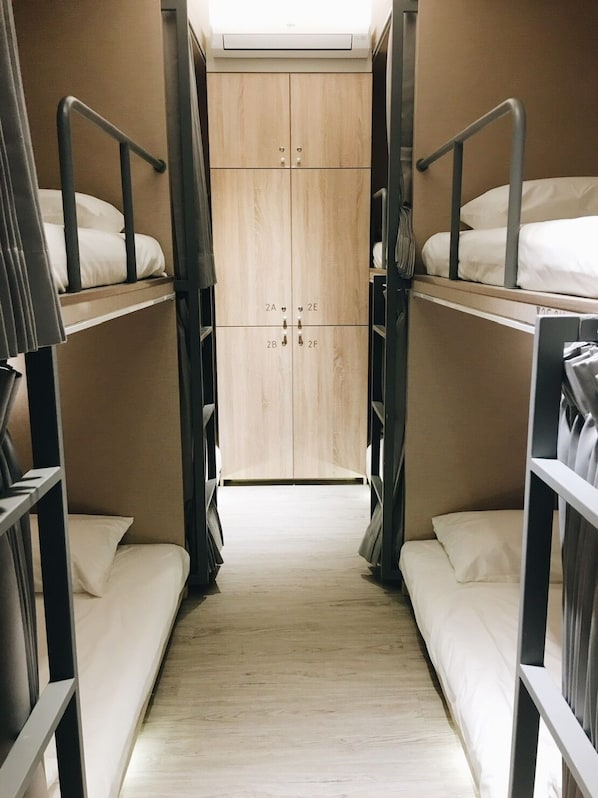 A bunk bed room with a wooden wardrobe and a small window. - Gents House - Hostel (Taipei)