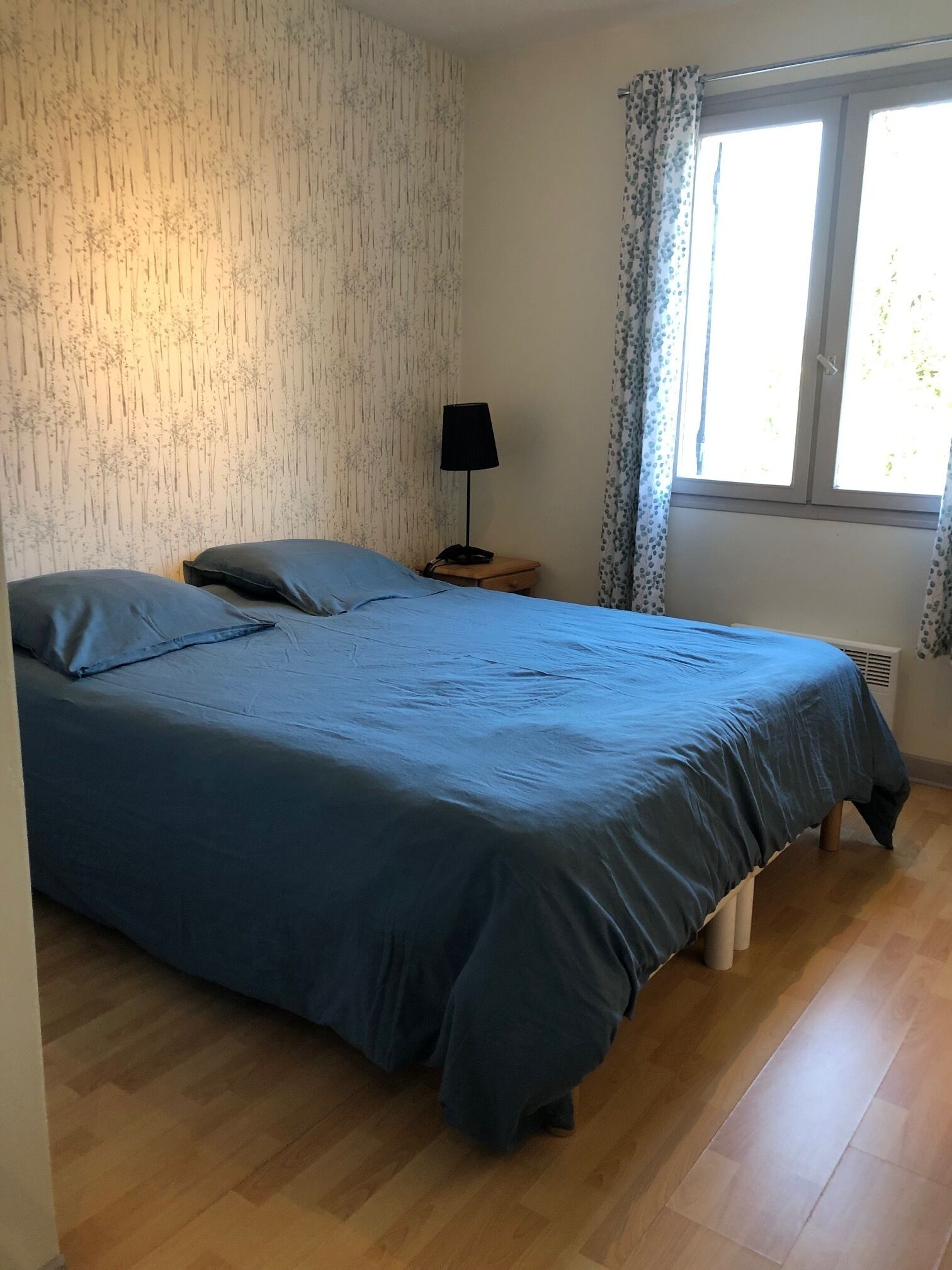 3 slaapkamers, een bureau, een strijkplank/strijkijzer, reisbedje