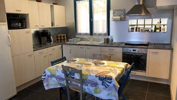 Fridge, microwave, oven, dishwasher