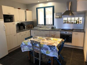 Réfrigérateur, micro-ondes, four, lave-vaisselle